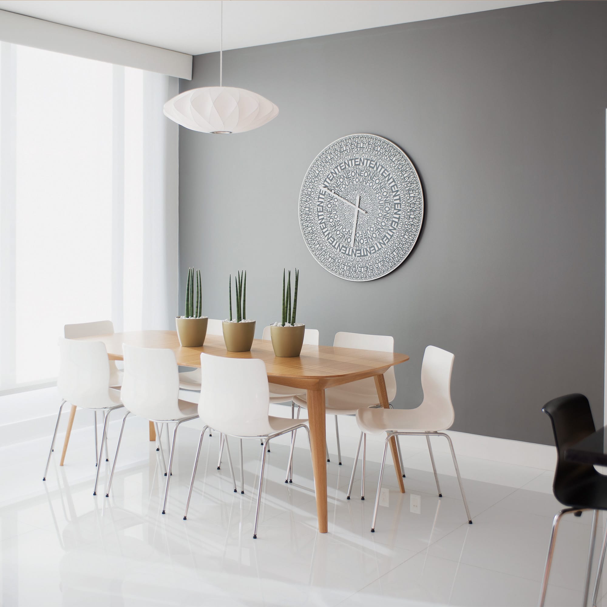 Dining table with trio of Eva Planters