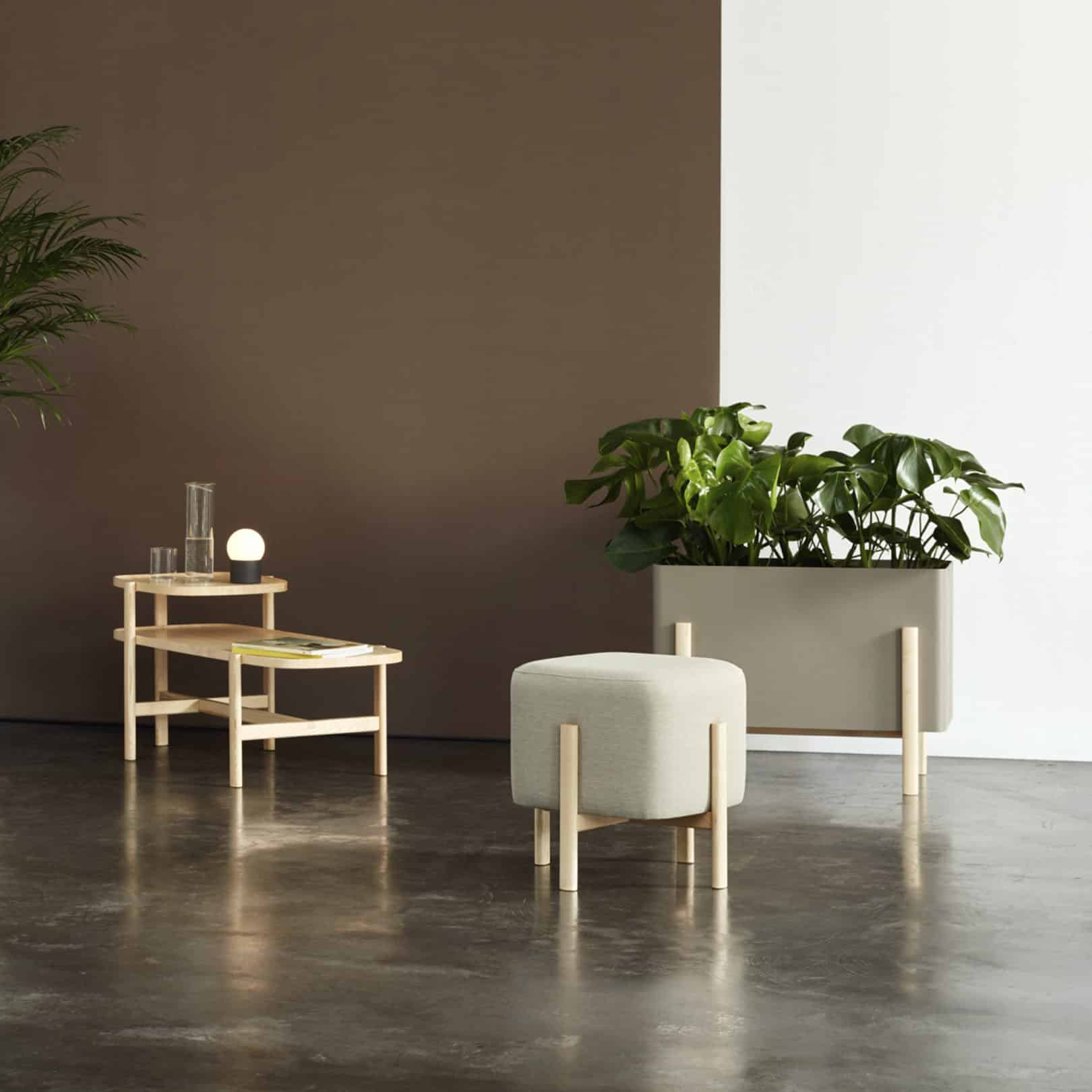Fuse seat with long table and rectangular planter