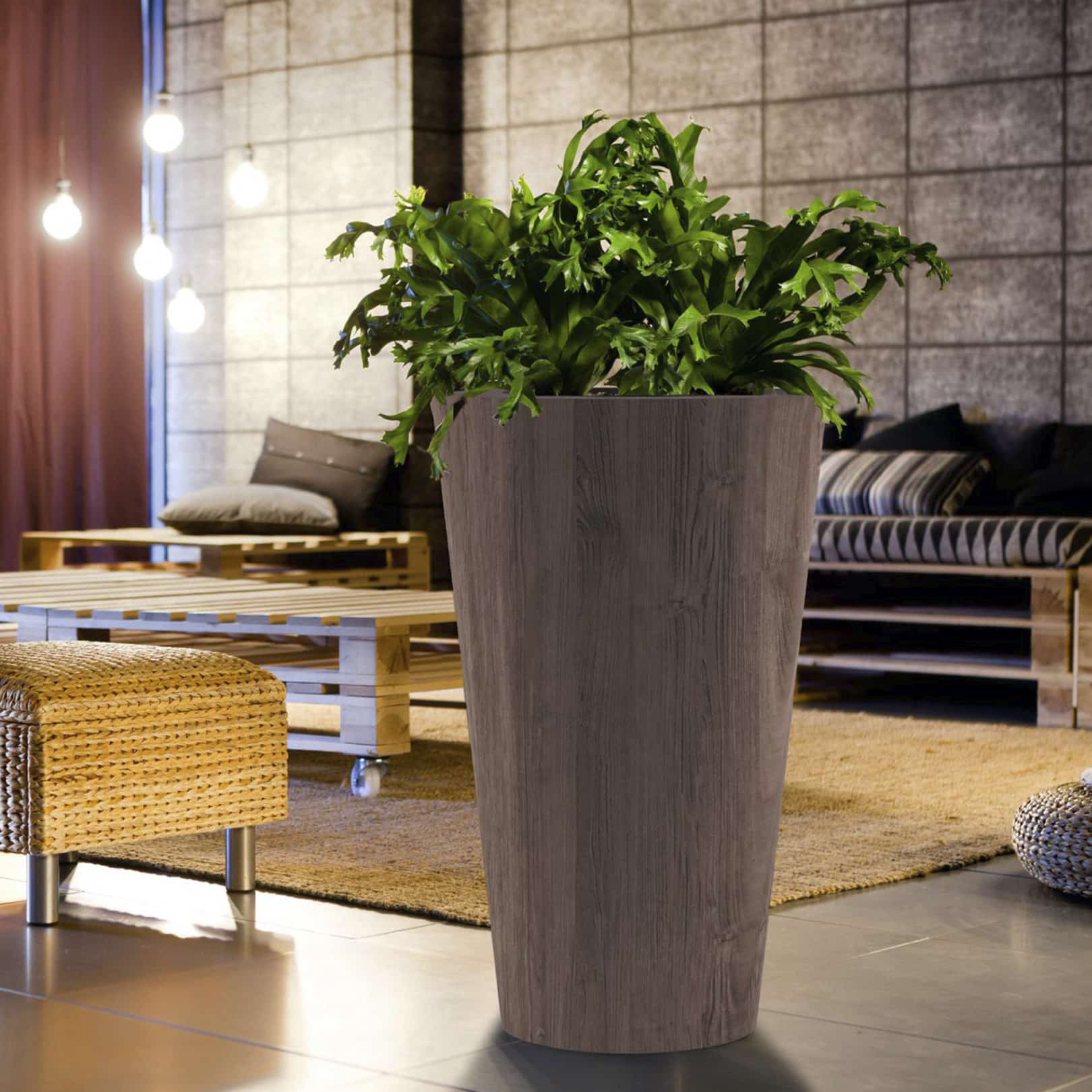 Lounging area with terra tall planter