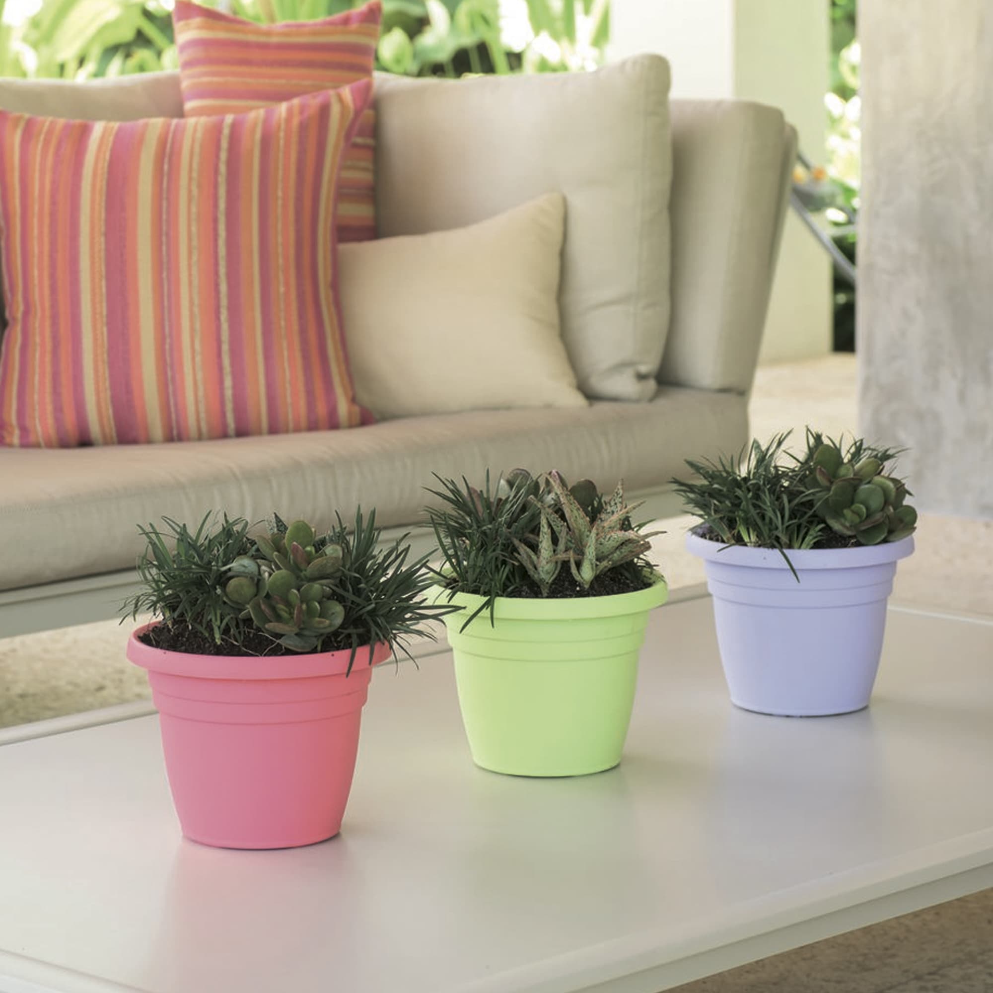 Outdoor-Coffee-Table-with-Emma-Bright-Planters