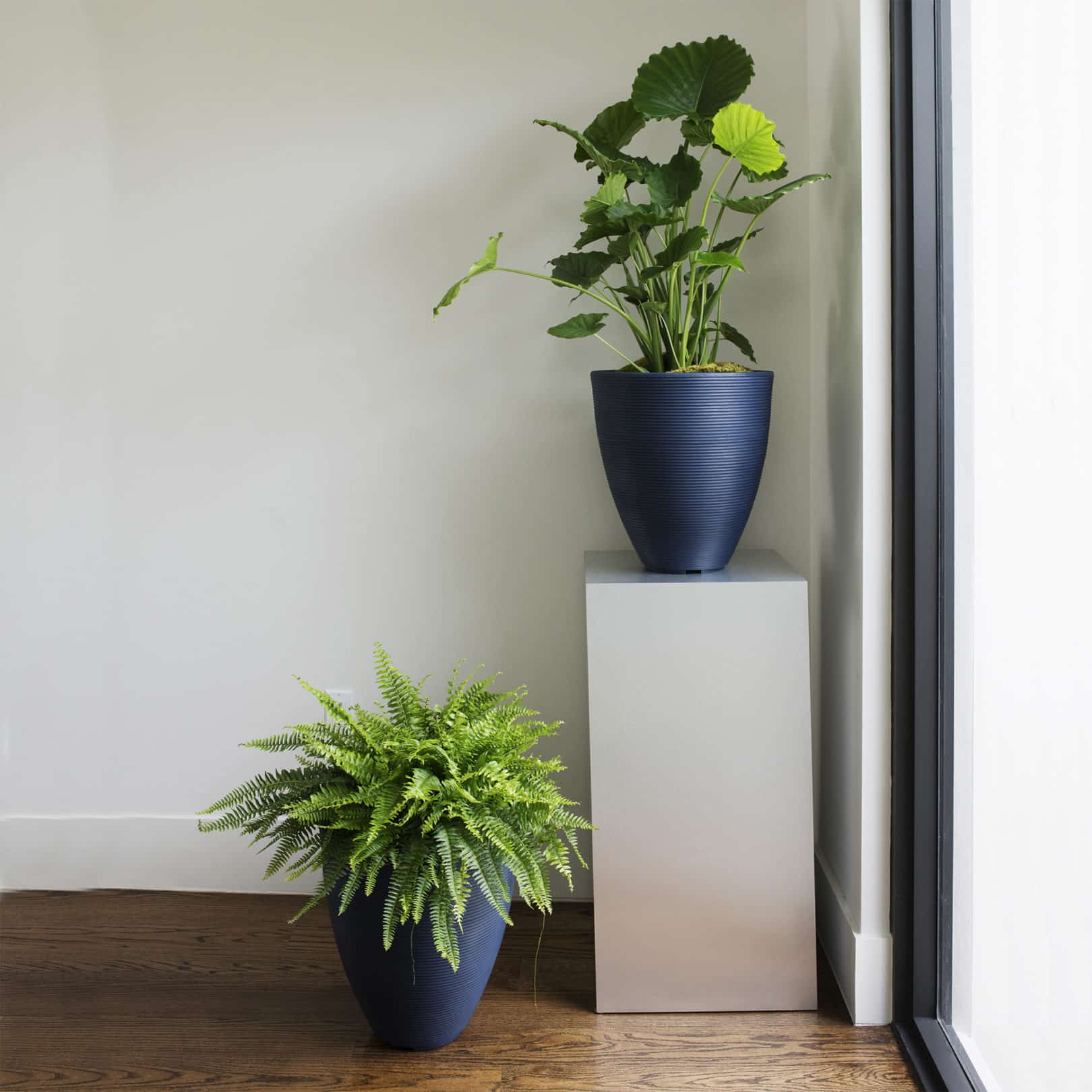 https://www.crescentgarden.com/wp-content/uploads/2020/05/Pedestal-Decor-with-Delano-Tall-Planters-.jpg