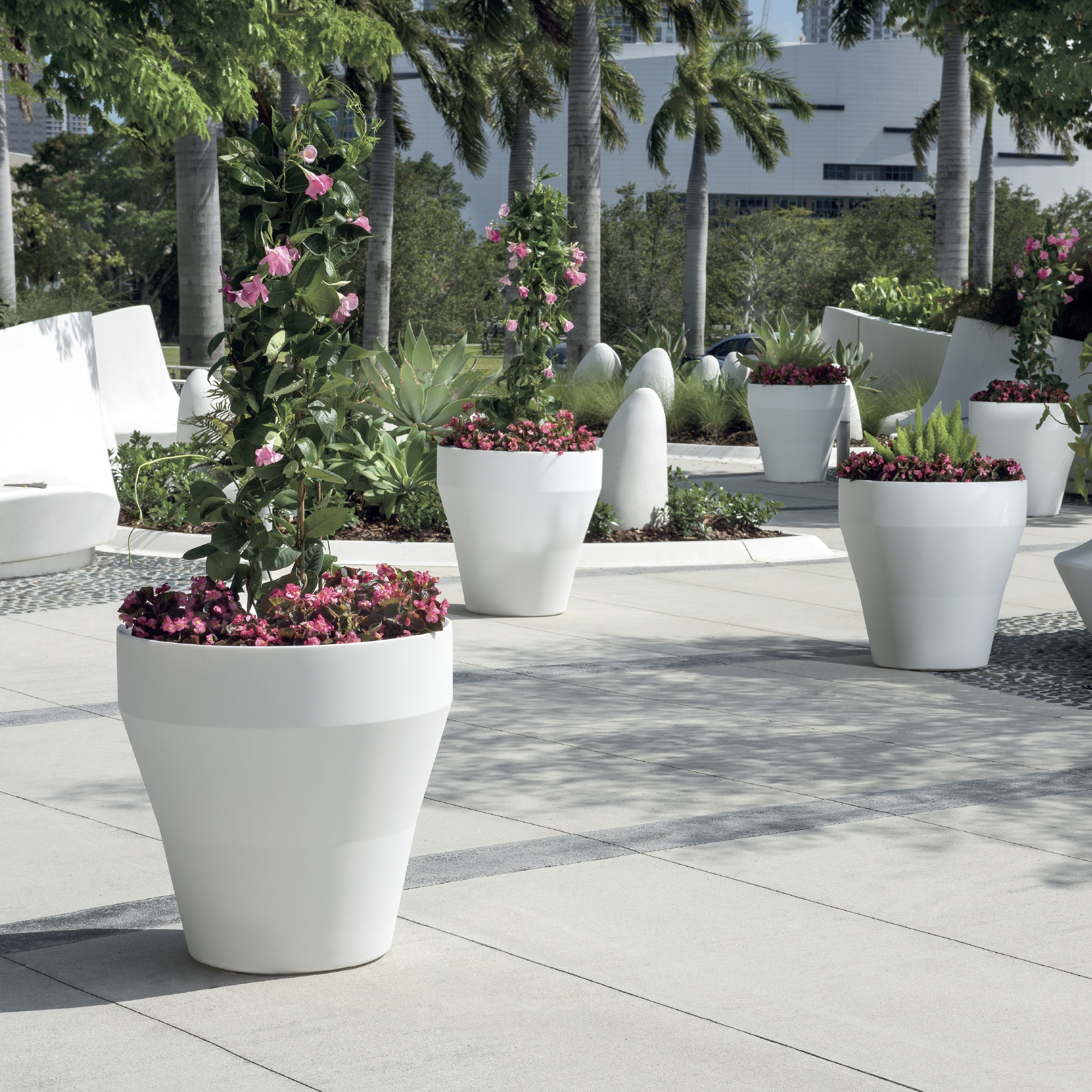 Public-Seating-Area-with-Rim-Planters-white