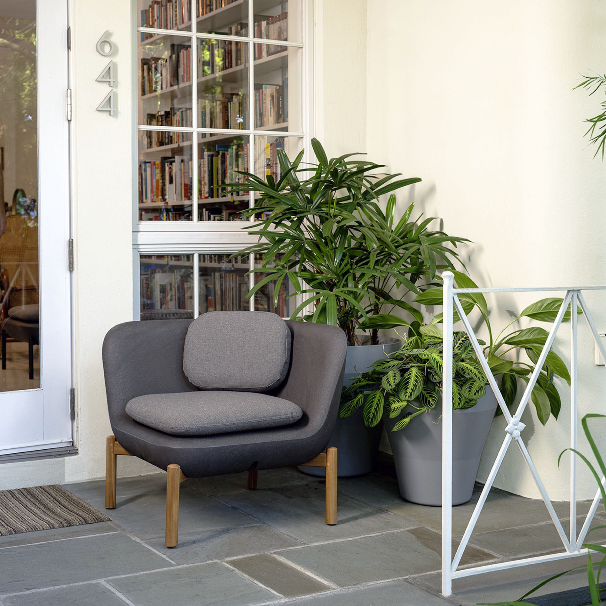 Elements Inou Corner Chair in Shadow with Teak Legs